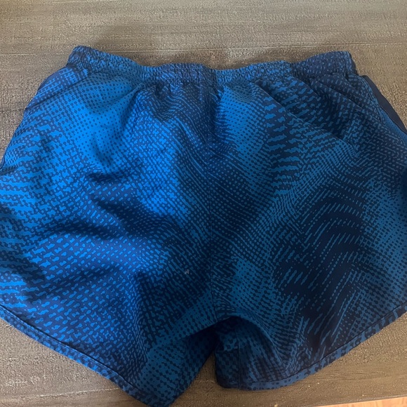 nike running shorts - Picture 2 of 3